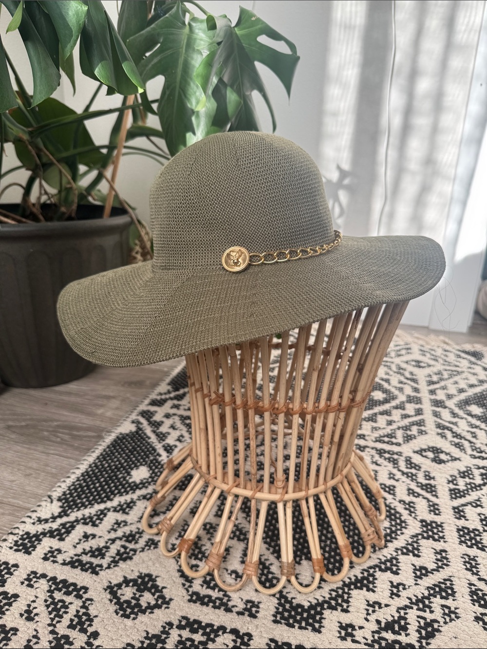 Wide-Brim Olive Women’s Sun Hat with Gold Chain Detail
